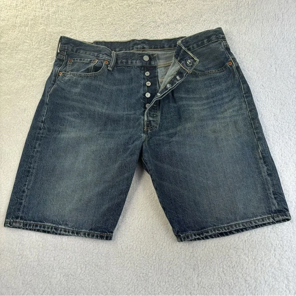 Levi's 501 Mens‎ Hemmed Shorts Size 40x9 Medium wash
